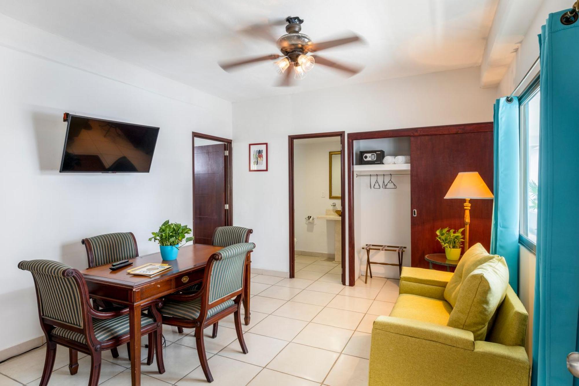 Hotel Pueblito Vallarta Puerto Vallarta Bagian luar foto